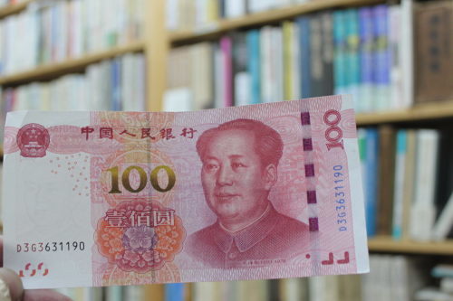 人民元で本の代金を支払った中国人客_a0163227_15311137.jpg
