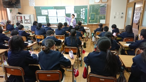 妻鳥小学校の自由参観日_e0181051_11055510.jpg