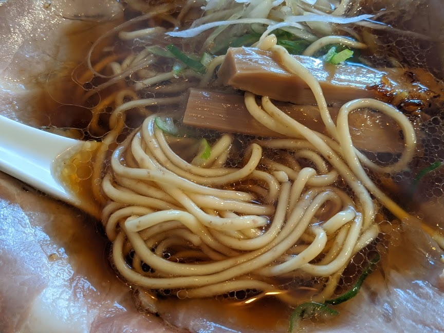 ラーメン大戦争さんでピストル(旭川市豊岡14条6:2020年9杯目)_f0397261_06381232.jpg