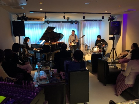 広島 Jazzlive Cominジャズライブカミン 明日金曜日のライブ!_b0115606_14054885.jpeg