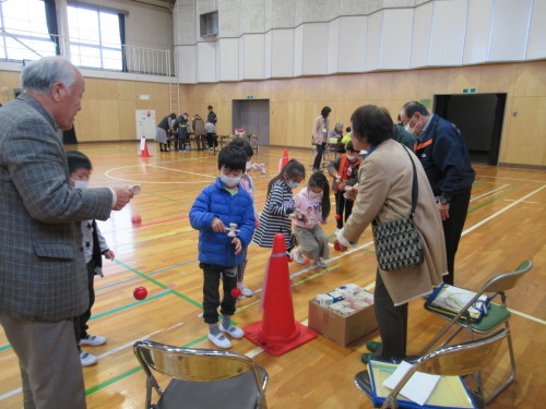 「昔遊びを教えていただく会」＆ふれあい給食！！_d0095910_14263919.jpg