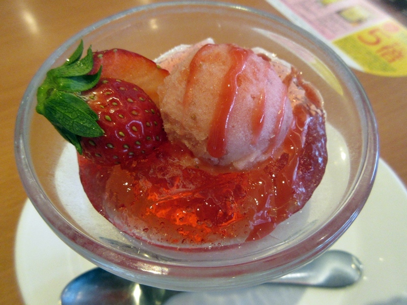 【デニーズ】セレクトモーニングと苺のゼリー仕立て【あわせて1000円ちょっと】_b0009849_14362019.jpg