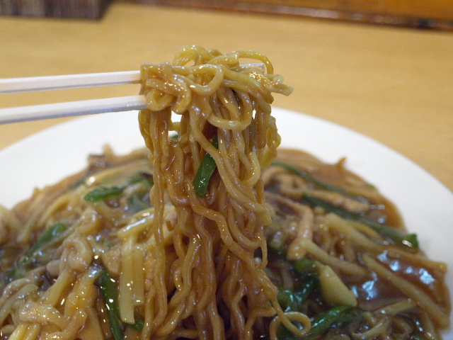 楽食中華 飛燕　その１２ (細切り肉あんかけ焼きそば)_d0153062_05561121.jpg