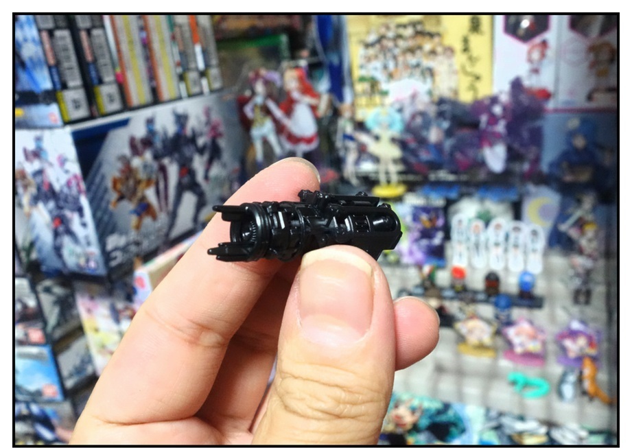戦闘機シャッター発売前に“出来が良い方”のドロップキックで遊んでおく!!_f0205396_19315480.jpg