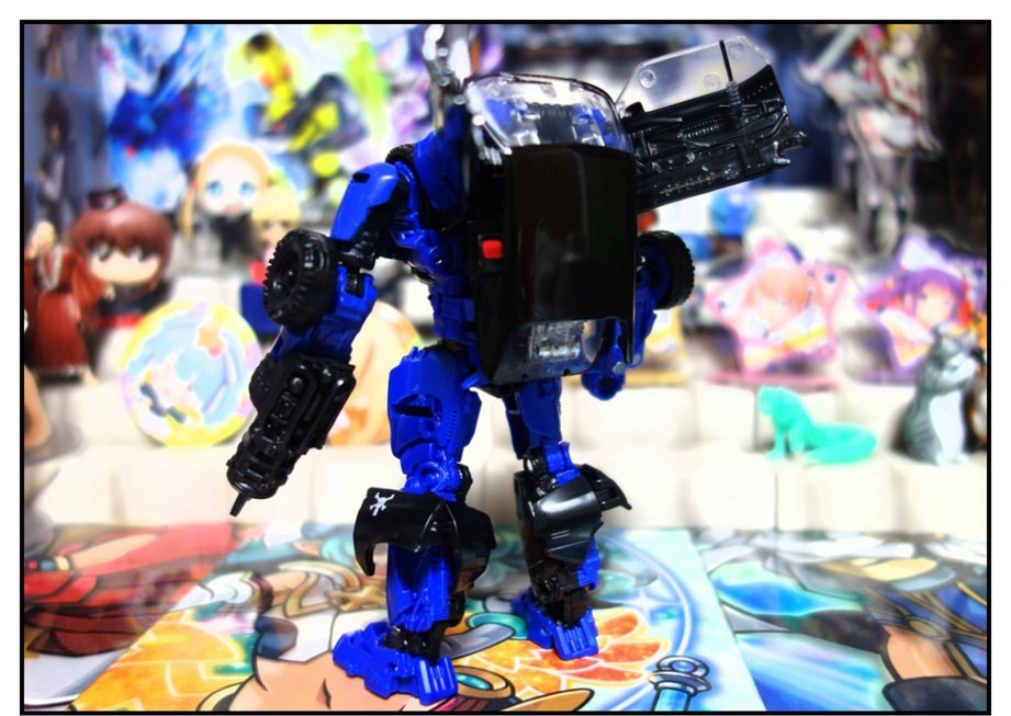 戦闘機シャッター発売前に“出来が良い方”のドロップキックで遊んでおく!!_f0205396_19363381.jpg