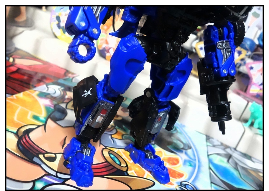 戦闘機シャッター発売前に“出来が良い方”のドロップキックで遊んでおく!!_f0205396_19370916.jpg