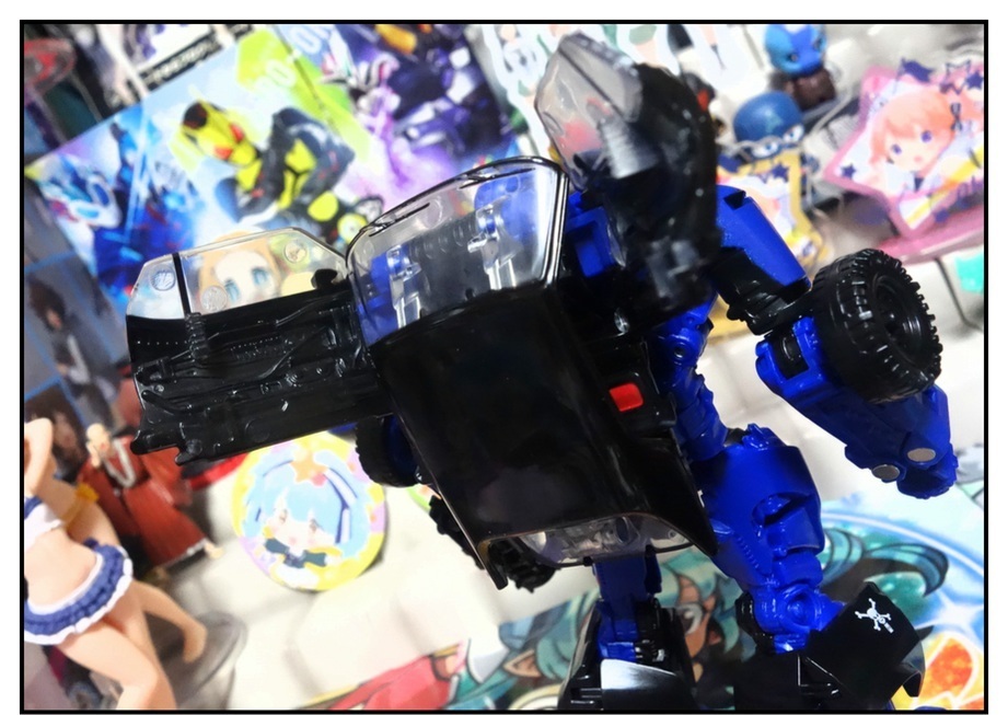 戦闘機シャッター発売前に“出来が良い方”のドロップキックで遊んでおく!!_f0205396_19371567.jpg