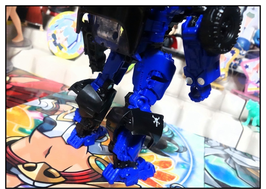 戦闘機シャッター発売前に“出来が良い方”のドロップキックで遊んでおく!!_f0205396_19372097.jpg