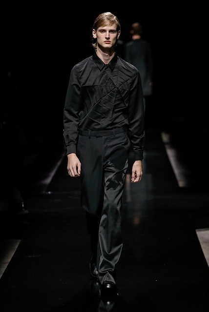 UNDERCOVER 2020 Spring/Summer \"I hold a beast, an angel, and amadman in me\"_c0188708_16274442.jpg
