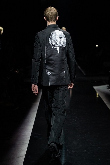 UNDERCOVER 2020 Spring/Summer \"I hold a beast, an angel, and amadman in me\"_c0188708_16281430.jpg