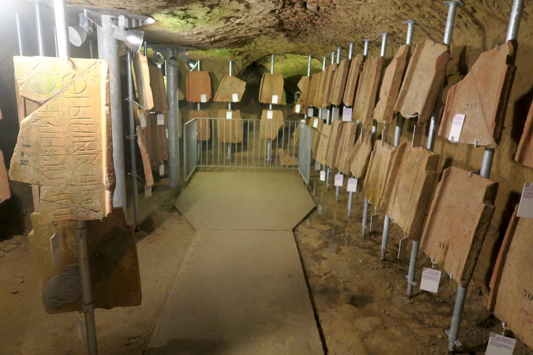 古代エトルリア墳墓とスフィンクス、トスカーナ キウーシ_f0234936_928252.jpg