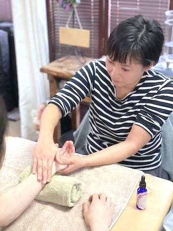 マロウズのaeaj認定アロマハンドセラピスト_a0191183_07203629.jpeg