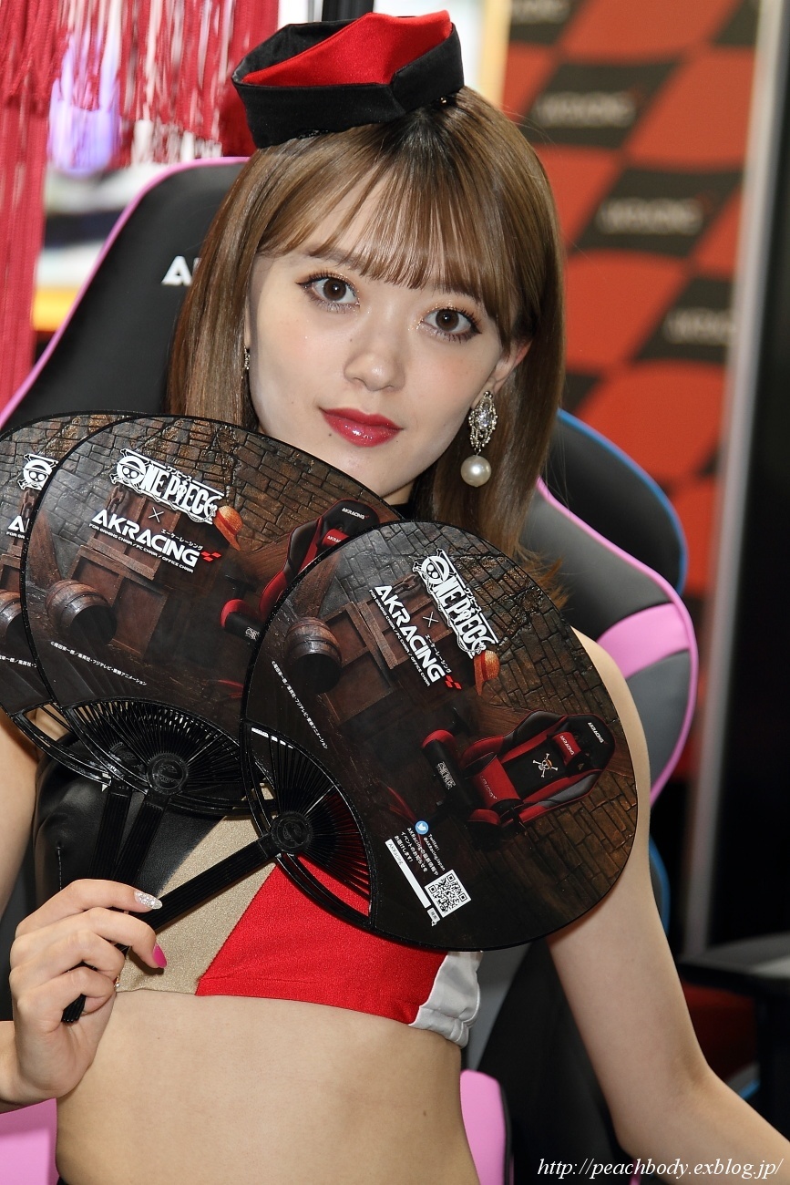 矢新愛梨 さん Akracing ブース Peach Body 矢新愛梨 さん Akracing ブース Peach Body