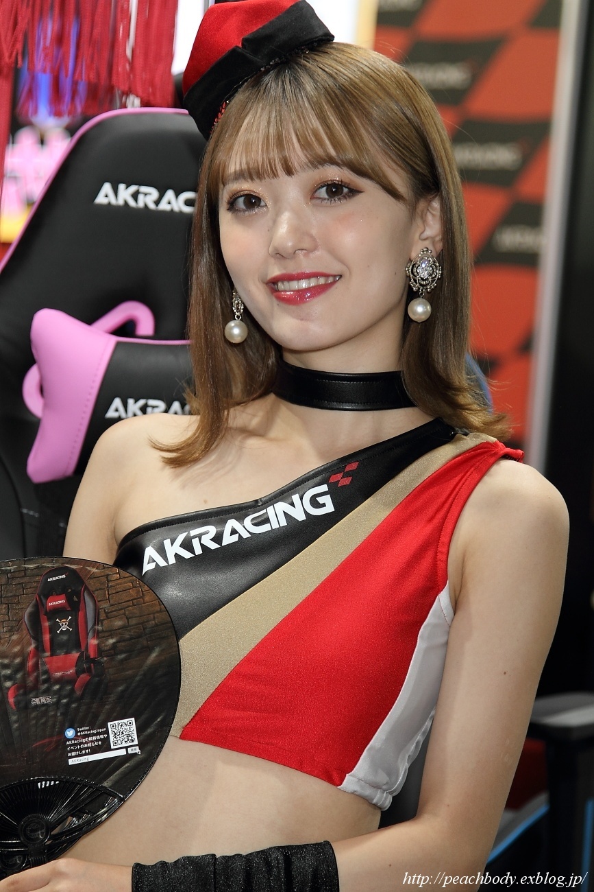 矢新愛梨 さん Akracing ブース Peach Body