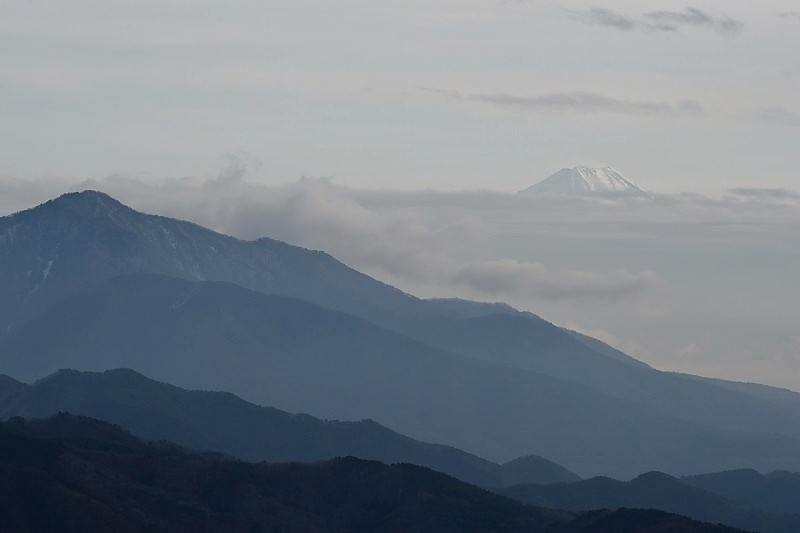 富士山の頭だけ_e0404766_19340231.jpg