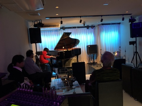 広島 ジャズライブカミン Jazzlive Comin 本日の火曜日はセッションです。_b0115606_11033944.jpeg