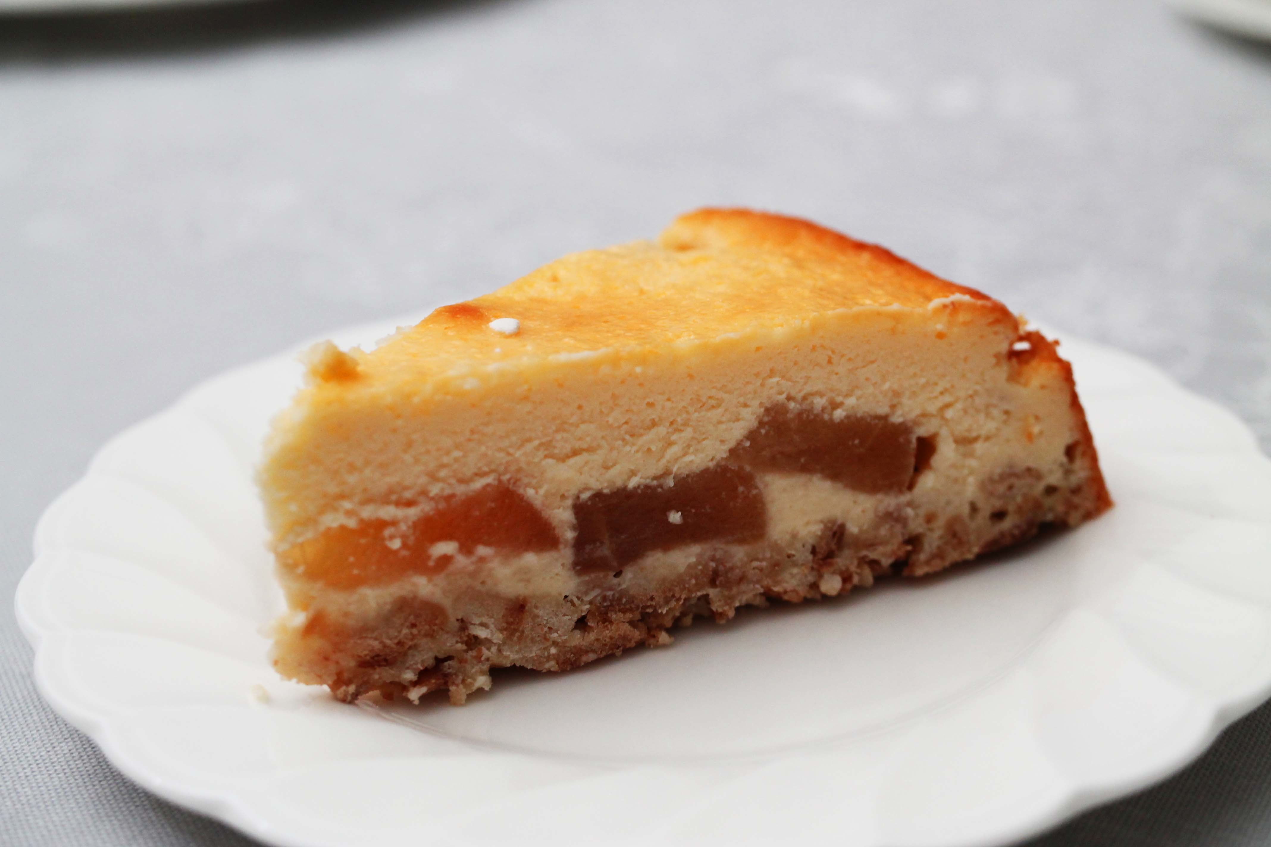 りんごのチーズケーキ_d0377645_00091409.jpg