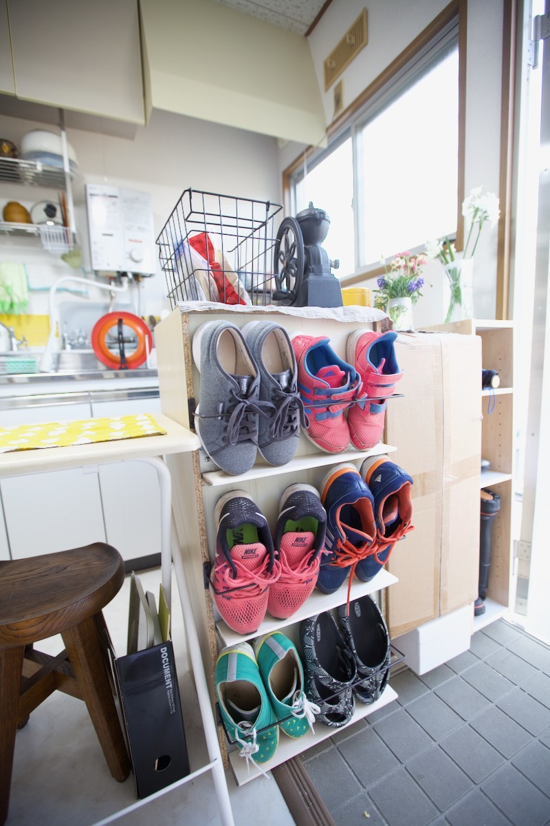 一人暮らしの部屋づくり*仮置きままの玄関収納_c0163369_18242545.jpeg