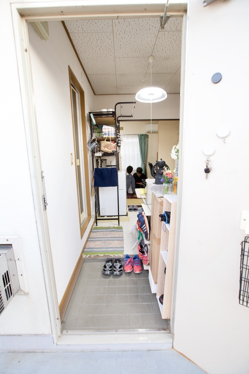 一人暮らしの部屋づくり*仮置きままの玄関収納_c0163369_18242957.jpeg