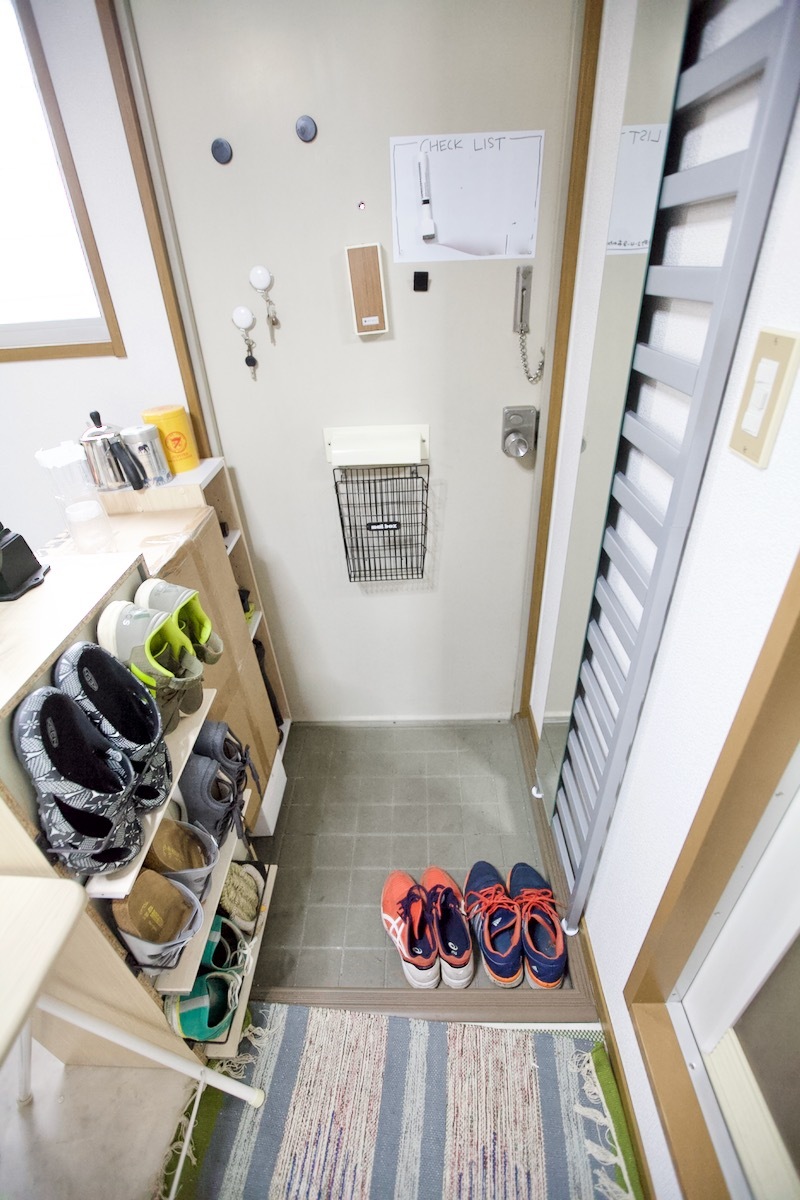 一人暮らしの部屋づくり*仮置きままの玄関収納_c0163369_18244167.jpeg