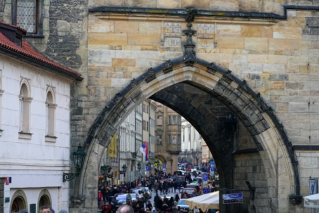 ヴルタヴァ川沿岸、そしてカレル橋 (Karlův most) を歩く_a0151913_9133352.jpg