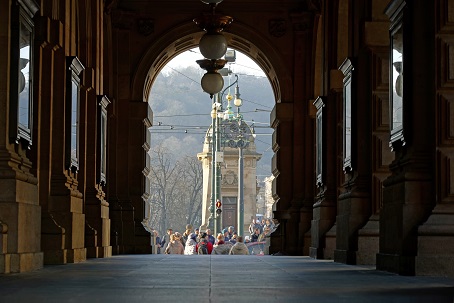 ヴルタヴァ川沿岸、そしてカレル橋 (Karlův most) を歩く_a0151913_954587.jpg