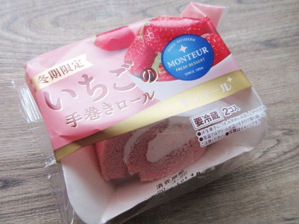 【モンテール】冬期限定 いちごの手巻きロール_c0152767_19382209.jpg