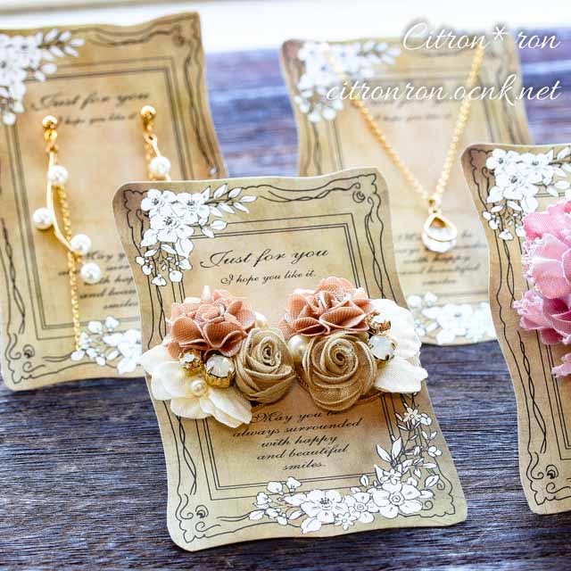 丸型のアクセサリー台紙／ピアス台紙【YY-7】／ショップカード名入れ