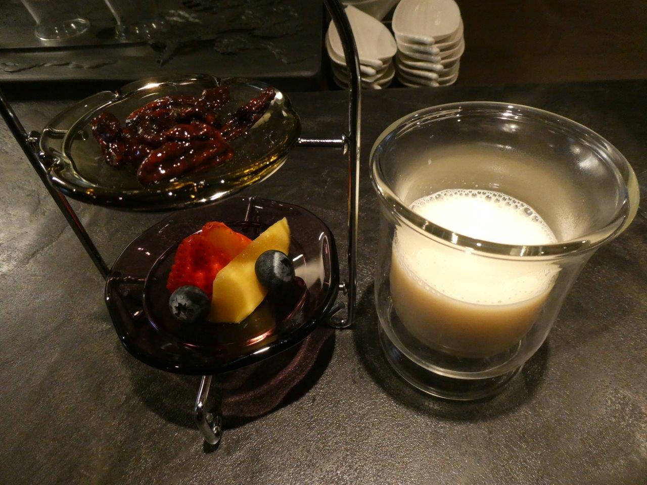 仁修樓 　あのエビチリ。。。。_d0106134_22491965.jpg