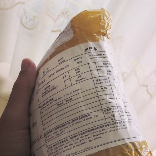 編む輪ゴムLOOM約4,000本を千円で買って娘にプレゼント_c0060143_14332234.jpg
