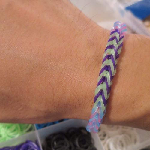 編む輪ゴムLOOM約4,000本を千円で買って娘にプレゼント_c0060143_14332255.jpg