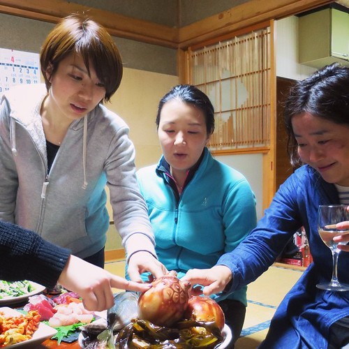 漁船で食べる獲れたてもぎたてのホヤはやっぱり美味かった_c0060143_18231087.jpg
