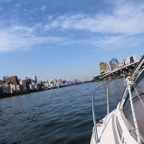 東京湾と隅田川を操船しながらクルージング_c0060143_19272359.jpg