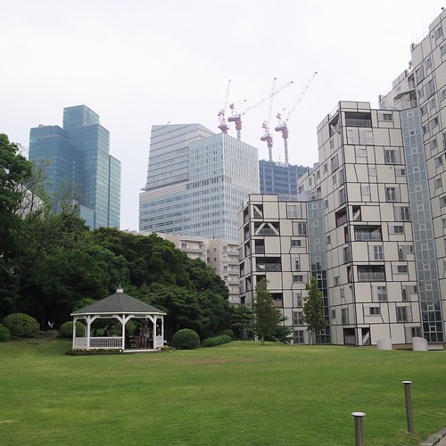 米国大使館宿舎のフリーマーケットがホントにアメリカ_c0060143_19312178.jpg