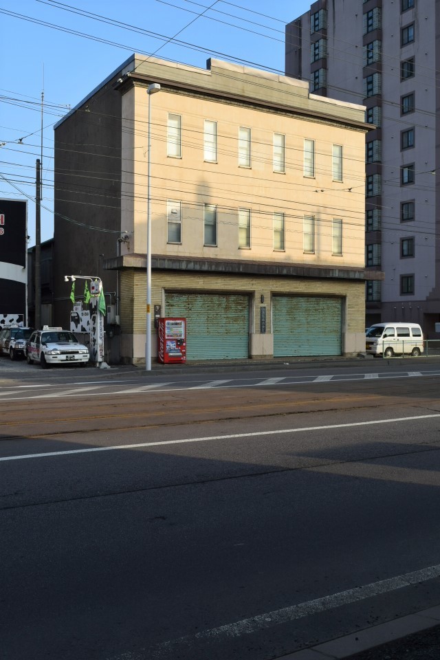 函館市豊川町の及能株式会社(函館の建築紹介)_f0142606_07490661.jpg