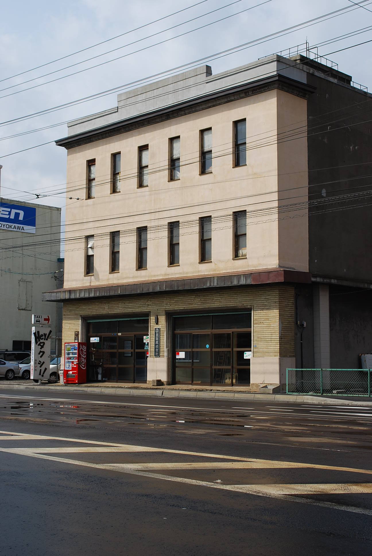 函館市豊川町の及能株式会社(函館の建築紹介)_f0142606_08074625.jpg