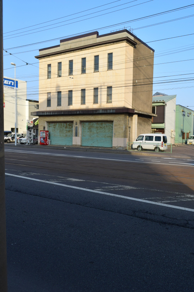 函館市豊川町の及能株式会社(函館の建築紹介)_f0142606_08175007.jpg