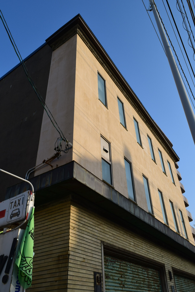 函館市豊川町の及能株式会社(函館の建築紹介)_f0142606_08204576.jpg