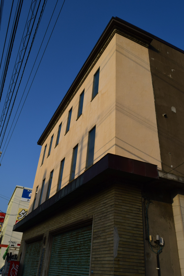 函館市豊川町の及能株式会社(函館の建築紹介)_f0142606_08234753.jpg