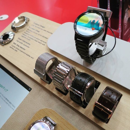 CEATEC JAPAN 2015 の華為技術日本ブースでは Huawei Watch が人気でした_c0060143_19081001.jpg