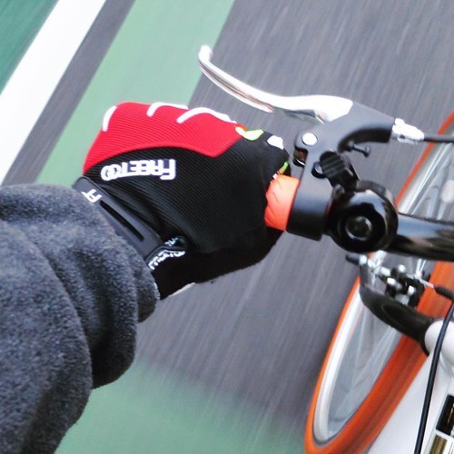 【AD】自転車用の手袋なんて学生時代以来! 嬉しくて自転車乗り回してたらなんか知らない街に来た_c0060143_20452878.jpg