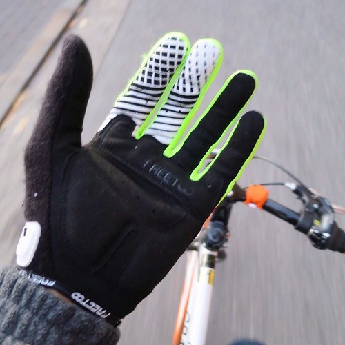 【AD】自転車用の手袋なんて学生時代以来! 嬉しくて自転車乗り回してたらなんか知らない街に来た_c0060143_20452889.jpg