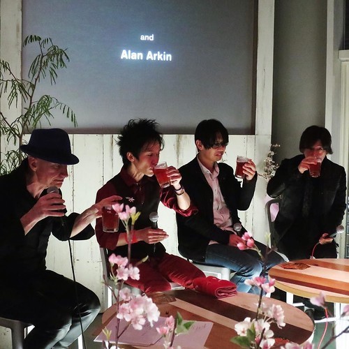 「ヒューガルデン花見カフェ」のオープニングイベントで酔い心地_c0060143_23110727.jpg