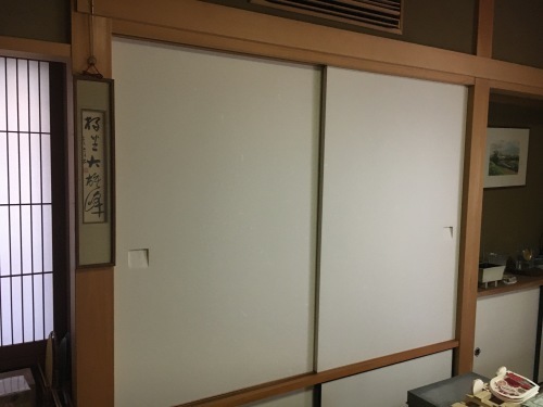 旧家の初だし ズッシリと重たい引き手 鳳凰と魚子地に唐草模様