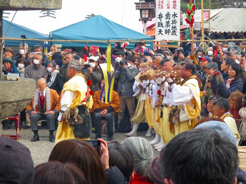 壬生寺節分祭 山伏の大護摩祈祷 02 ヒストリカル シェア 京都中心の四季 歴史 祭 壬生寺節分祭 山伏の大護摩祈祷 02 ヒストリカル シェア 京都中心の四季 歴史 祭