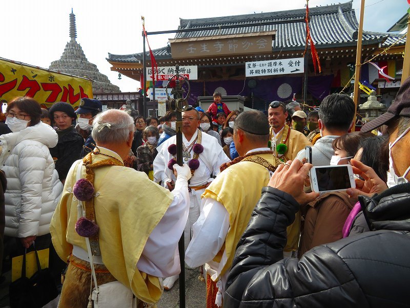 壬生寺節分祭 山伏の大護摩祈祷 02 ヒストリカル シェア 京都中心の四季 歴史 祭 壬生寺節分祭 山伏の大護摩祈祷 02 ヒストリカル シェア 京都中心の四季 歴史 祭