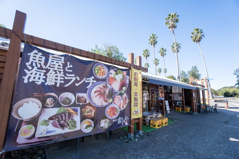 魚問屋 助八で、スペシャル海鮮丼と赤かつおやきそば_a0077663_09022400.jpg