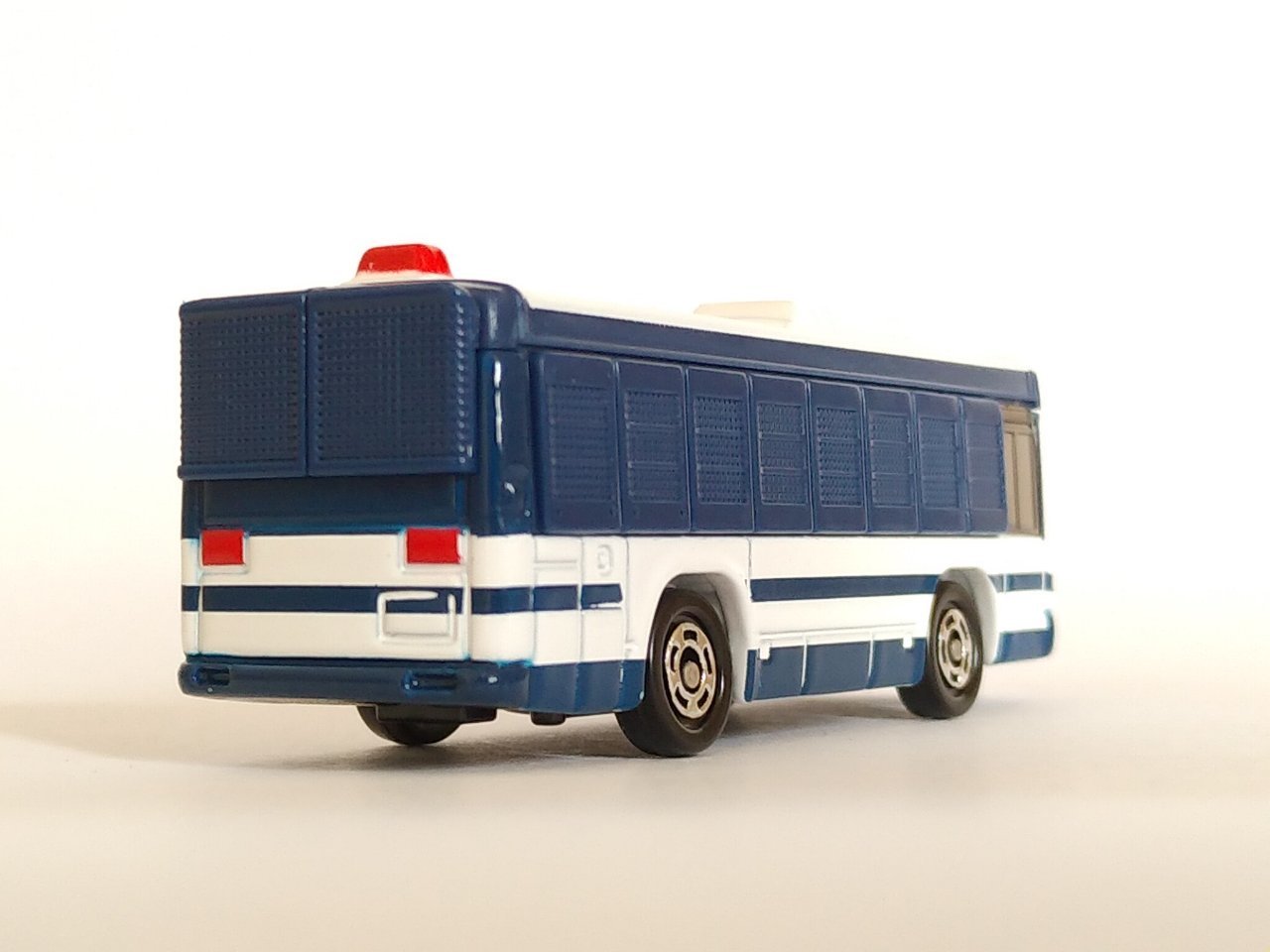 タカラトミー・No.98 大型人員輸送車 : 燃やせないごみ研究所 タカラトミー・No.98 大型人員輸送車 : 燃やせないごみ研究所