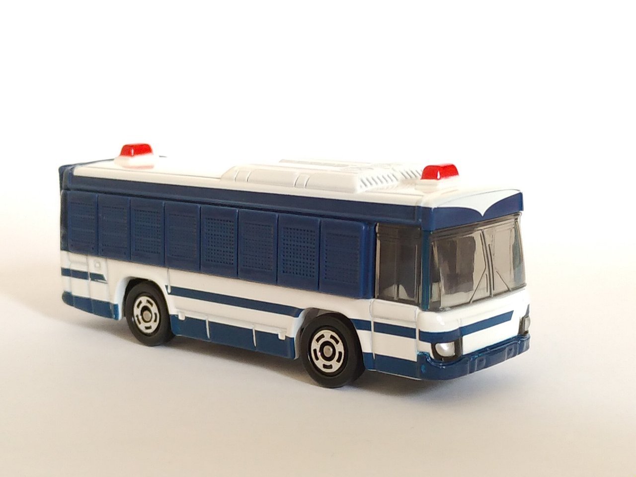 タカラトミー・No.98 大型人員輸送車 : 燃やせないごみ研究所