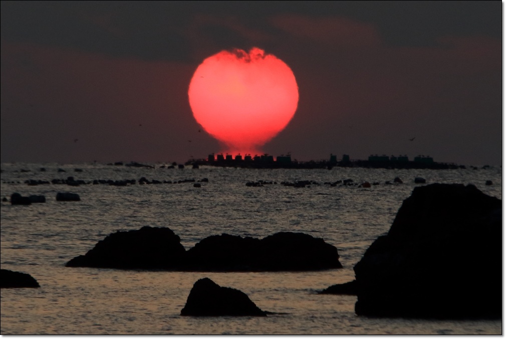 エボシ岩の夕日 ハチミツの海を渡る風の音